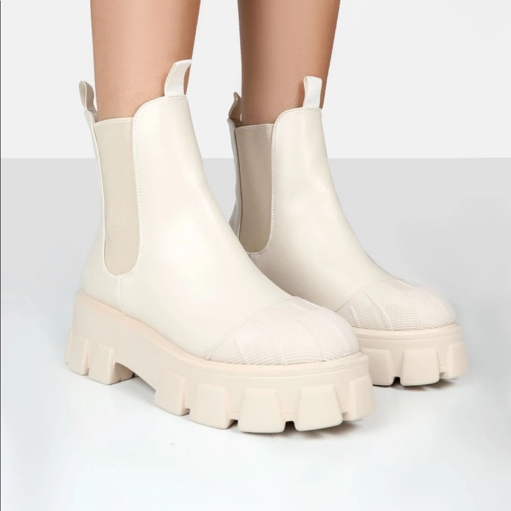 NWOT-Chelsea inspired light nude platform ankle boots